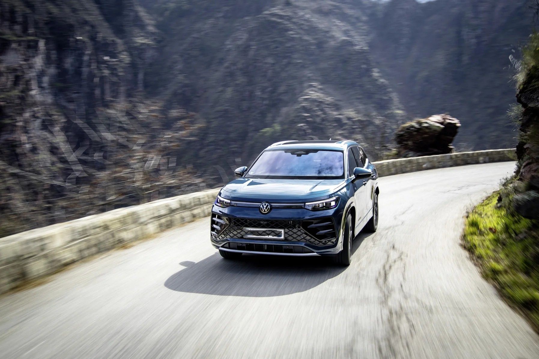 Volkswagen Tayron eHybrid: тест семиместного внедорожника с рекордной дальностью хода