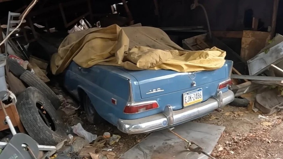 Редкий Mercedes-Benz W110 1965 года спасли из полуразрушенного сарая в США