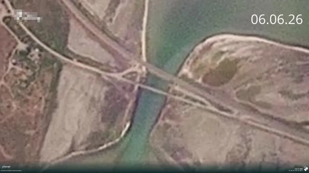 Последствия удара дронов ВСУ по мосту в Чонгаре из Крыма в Херсонскую область, снятые со спутника