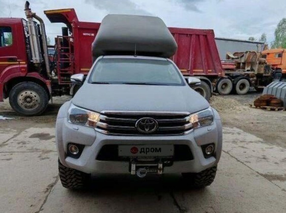 За 10-летнюю Toyota Hilux почти без пробега просят 9,5 млн рублей