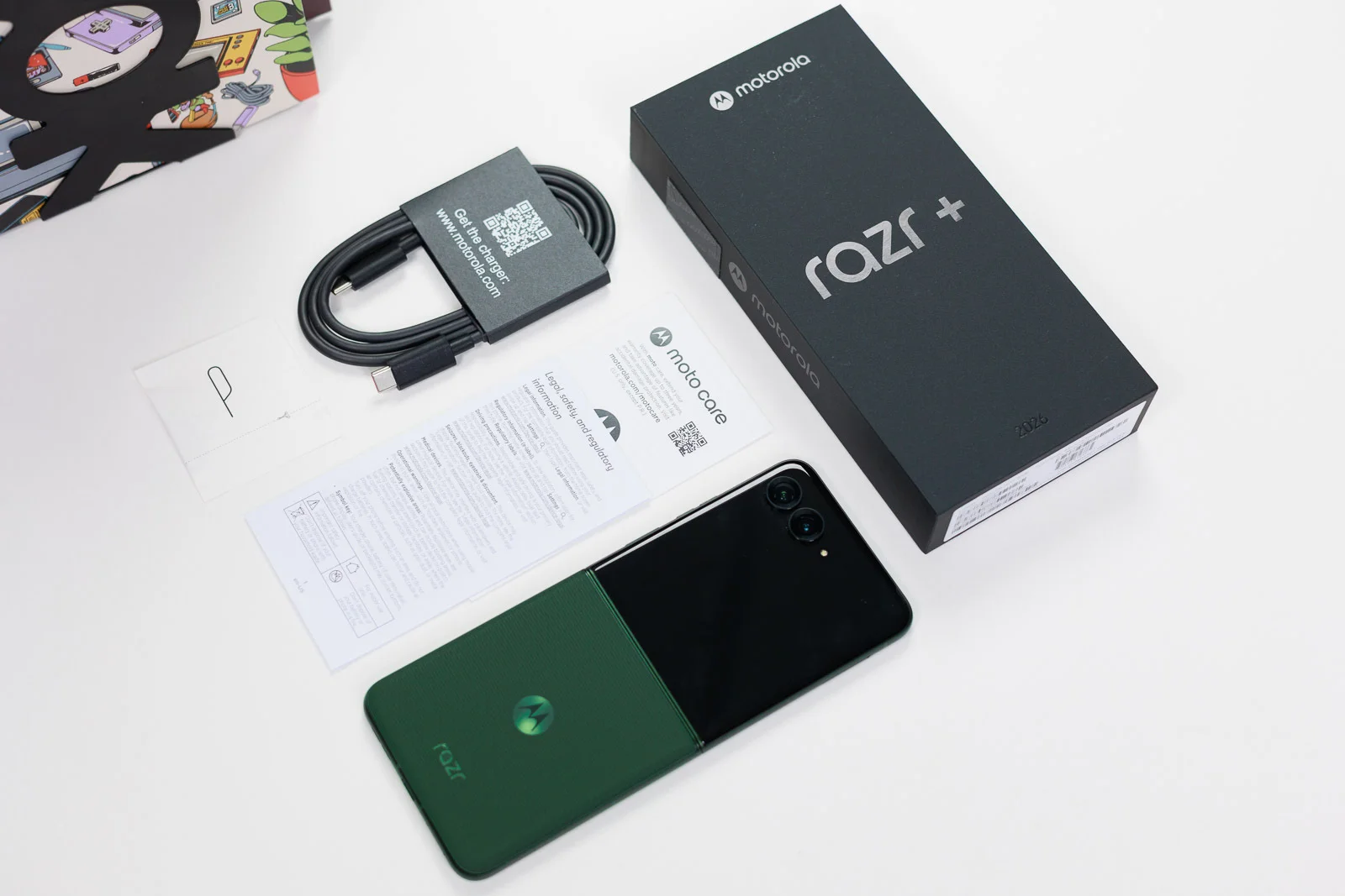 Обзор Motorola Razr Plus 2026 — сложный поиск компромисса картинка Motorola Razr Plus 2026