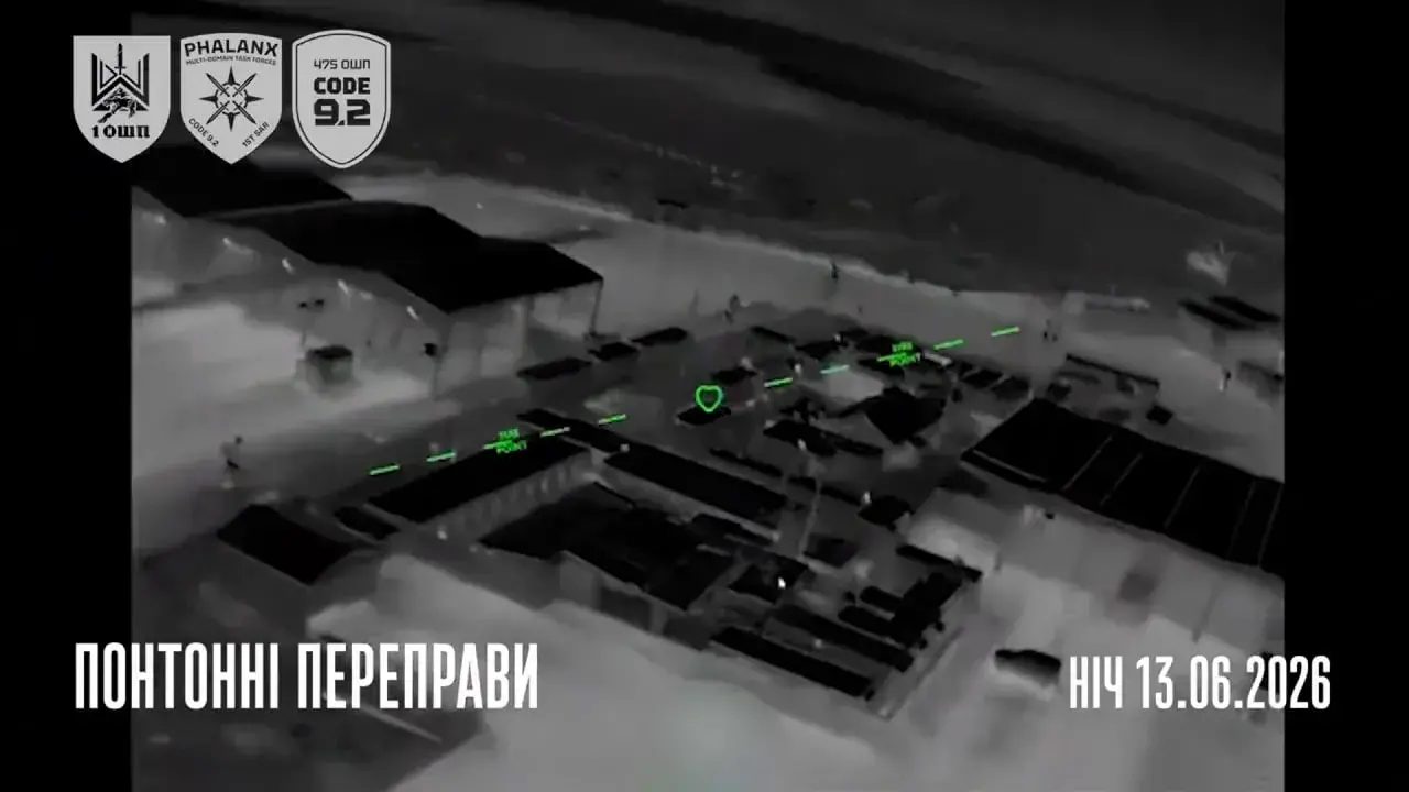 Кадры ударов ВСУ по понтонным переправам и мостам в Чонгаре с Геническом, включая железнодорожный