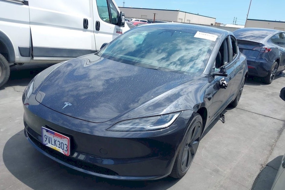 Tesla Model 3 2025: как батарея выдержала прокол фаркопом и почему это важно