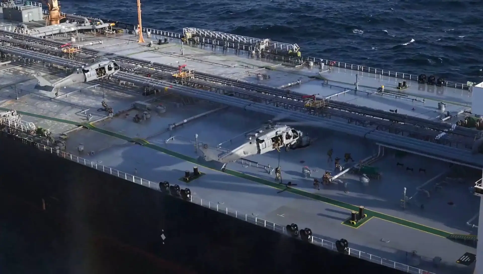 ВМС США задержали в Индийском океане очередной танкер M/T Davina (в настоящее имя имеет название Lenore) с грузом 1,9 миллиона баррелей иранской сырой нефти
