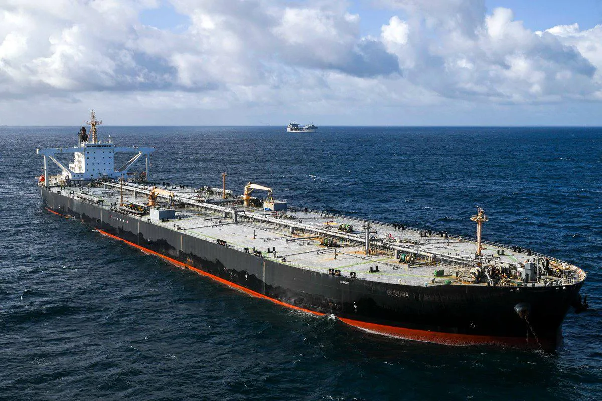 ВМС США задержали в Индийском океане очередной танкер M/T Davina (в настоящее имя имеет название Lenore) с грузом 1,9 миллиона баррелей иранской сырой нефти