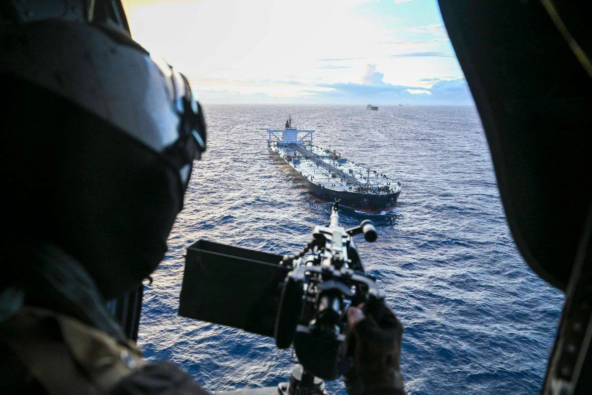ВМС США задержали в Индийском океане очередной танкер M/T Davina (в настоящее имя имеет название Lenore) с грузом 1,9 миллиона баррелей иранской сырой нефти