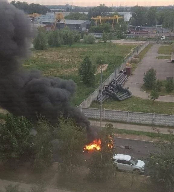 Момент подрыва автомобиля в подмосковной Балашихе при помощи взрывного устройства, водитель погиб