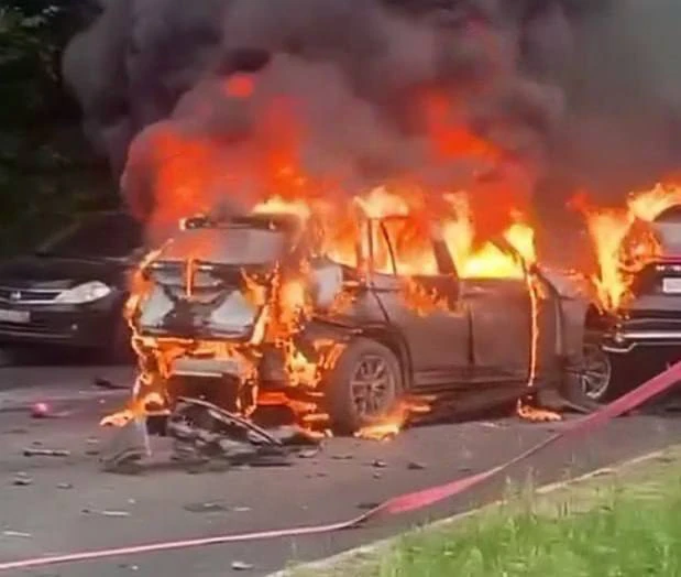 Момент подрыва автомобиля в подмосковной Балашихе при помощи взрывного устройства, водитель погиб