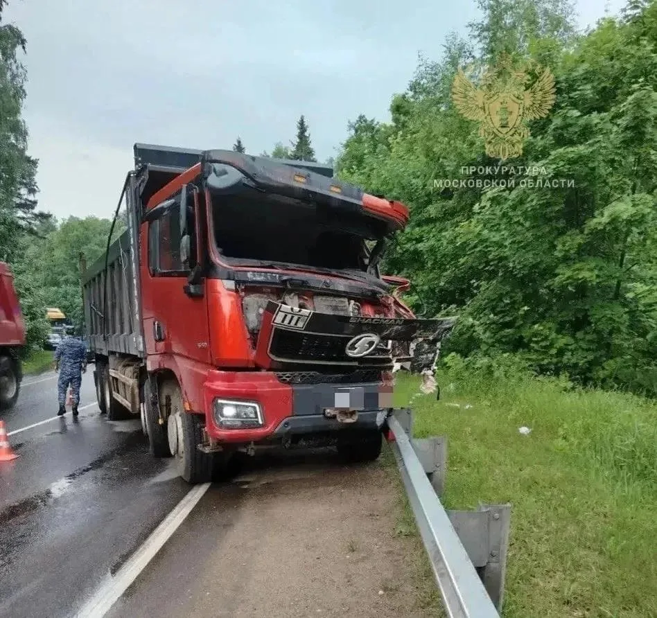 Жуткие кадры после смертельной аварии с грузовиком и маршруткой в Одинцово