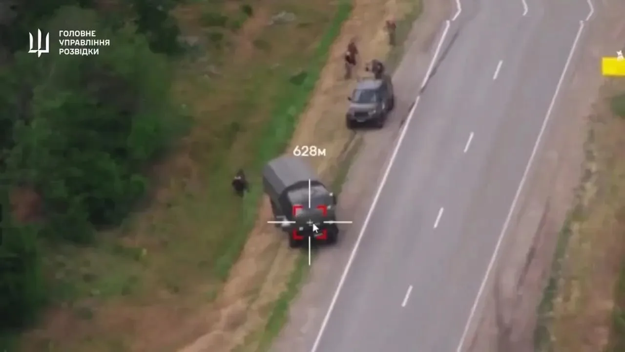 Противник публикует кадры ударов своих дронов-камикадзе RAM-2X по российской логистике, в том числе прямо на понтонах между Крымом и Херсонской областью