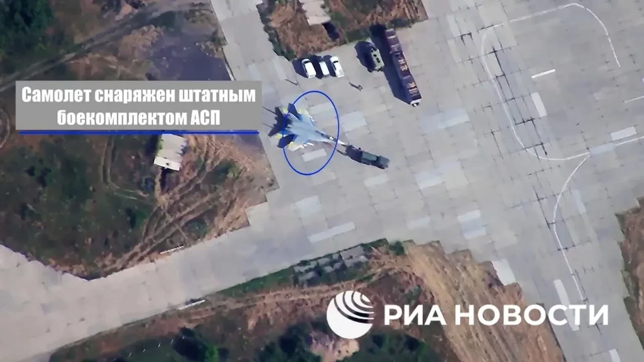 Уничтожение МиГ-29 ВС Украины на аэродроме Вознесенск в Николаевской области попаданием управляемого дрона-камикадзе "Герань-4 сикер"