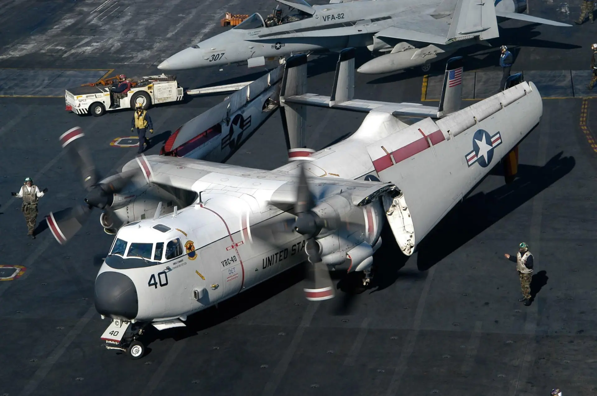 ВМС США завершили эксплуатацию палубного транспортника C-2 Greyhound