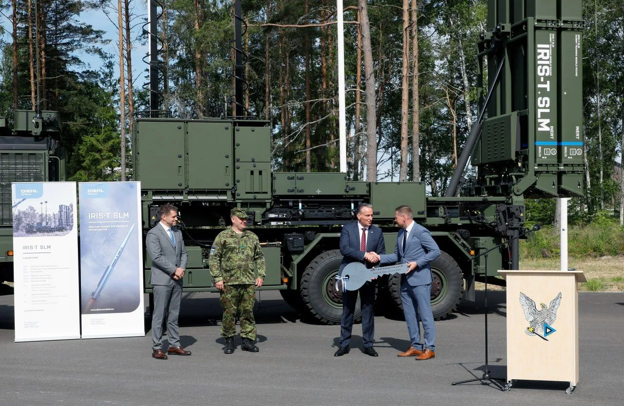 Эстония получила свой первый наземный зенитный ракетный комплекс средней дальности IRIS-T SLM, поставленный ВВС Эстонии на авиабазу Эмари