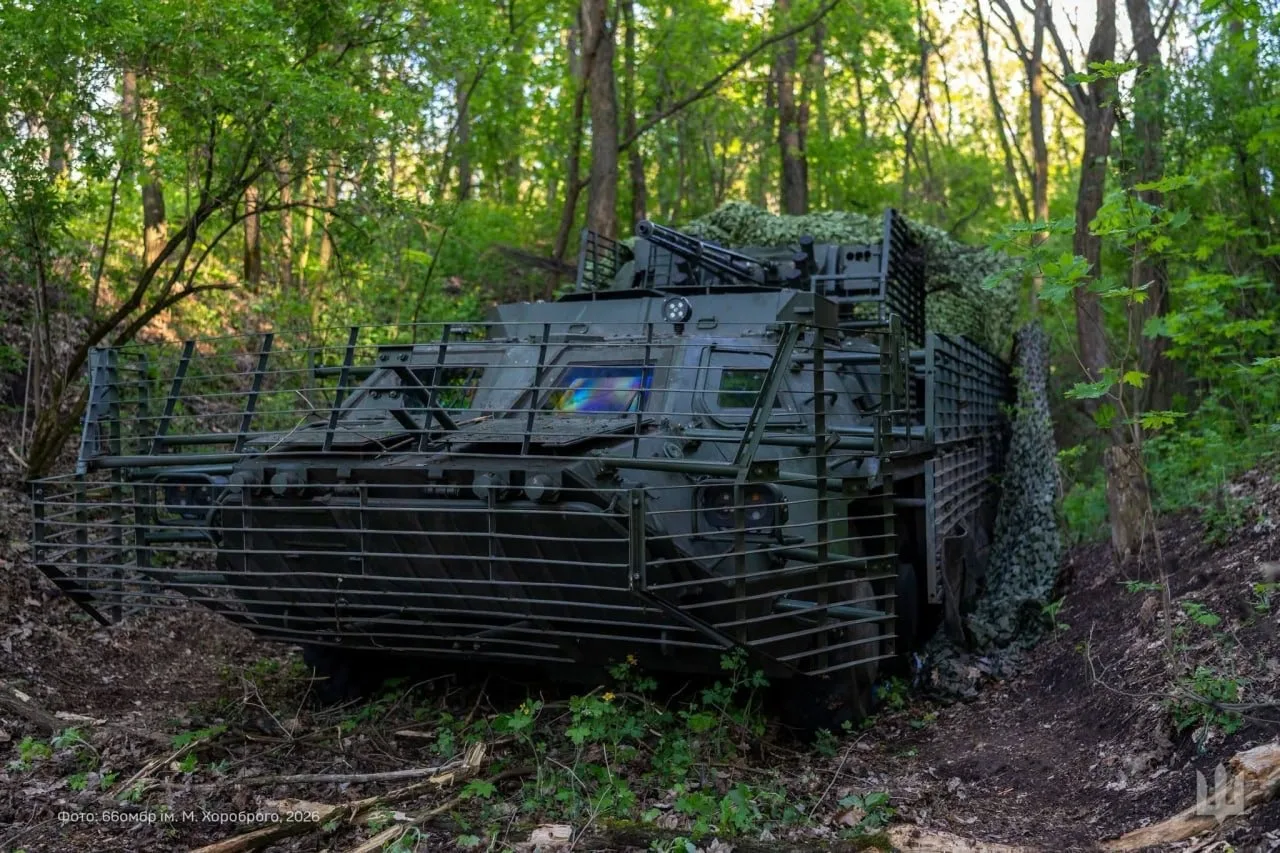 Украинский БТР-4Е на вооружении 66-й механизированной бригады ВСУ, лето 2026 года