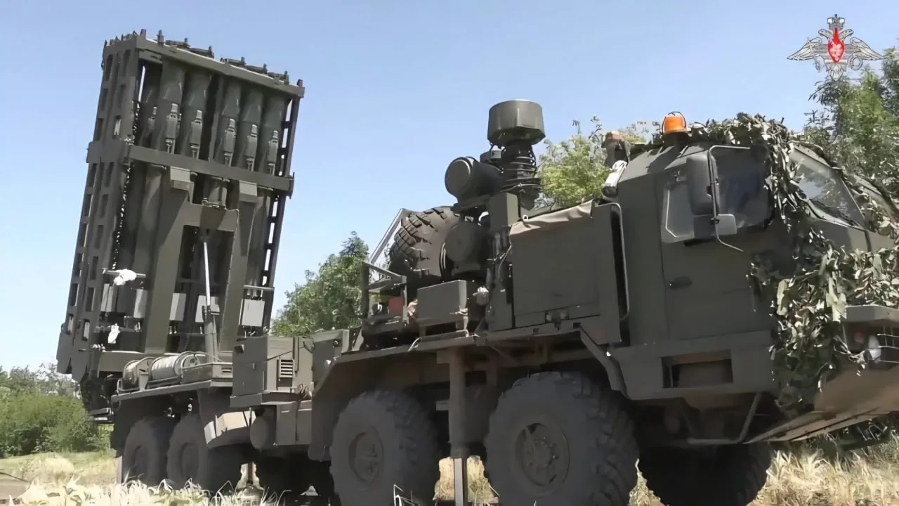 ЗРК С-350. Комплекс среднего радиуса действия которым пора начать комплектовать части ПВО