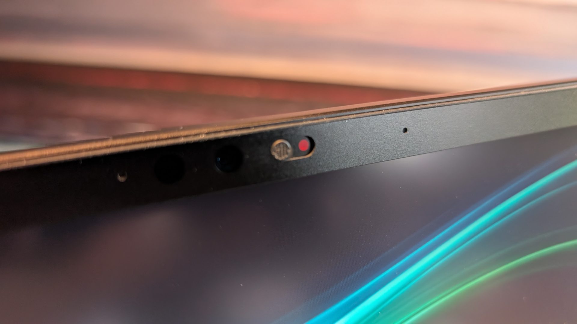 Обзор Razer Blade 18: невероятно быстрый и горячий монстр картинка Razer Blade 18