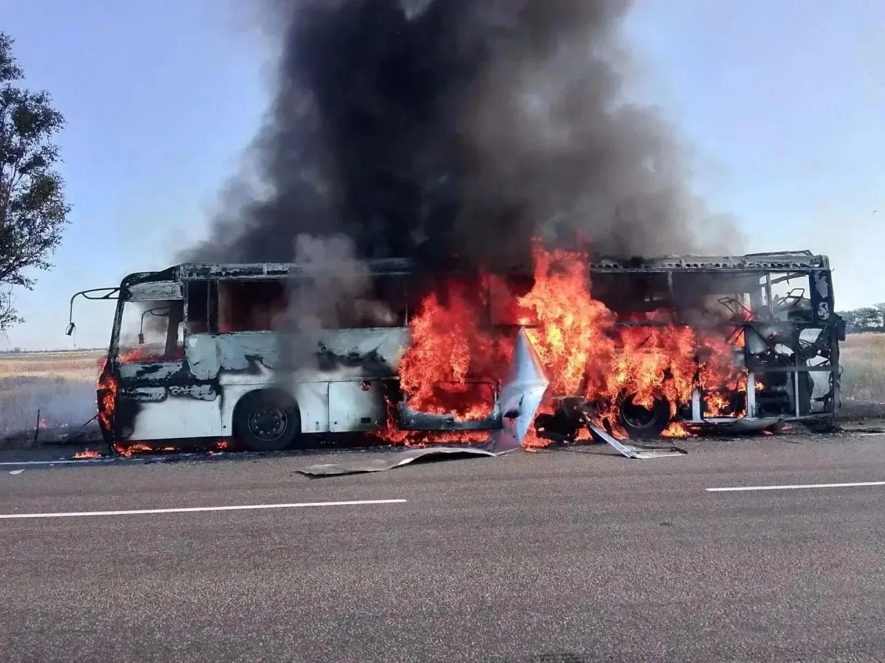 В Запорожской области атаке БпЛА ВСУ подвергся рейсовый пассажирский автобус, следовавший по маршруту Краснодар — Мелитополь