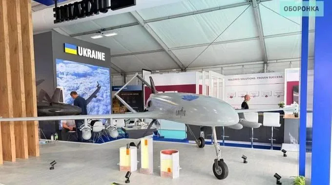 Украинский Ан-196 "Лютый" засветился в качестве носителя четырех неизвестных малогабаритных ракет