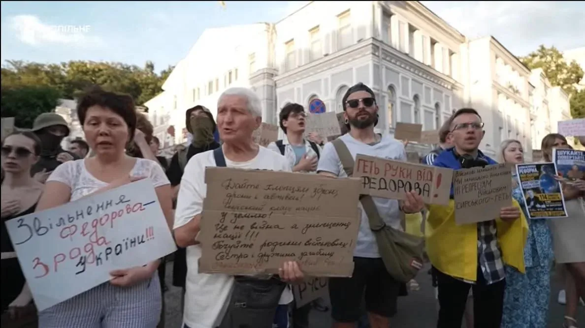 Митинги на Украине в поддержку уволенного Федорова возобновились. Такие картонные акции прошли во Львове, Киеве и Одессе