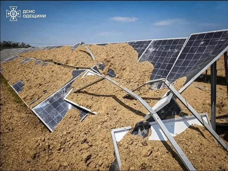 Солнечная электростанция превратилась в груду металлолома после ударов ВС РФ