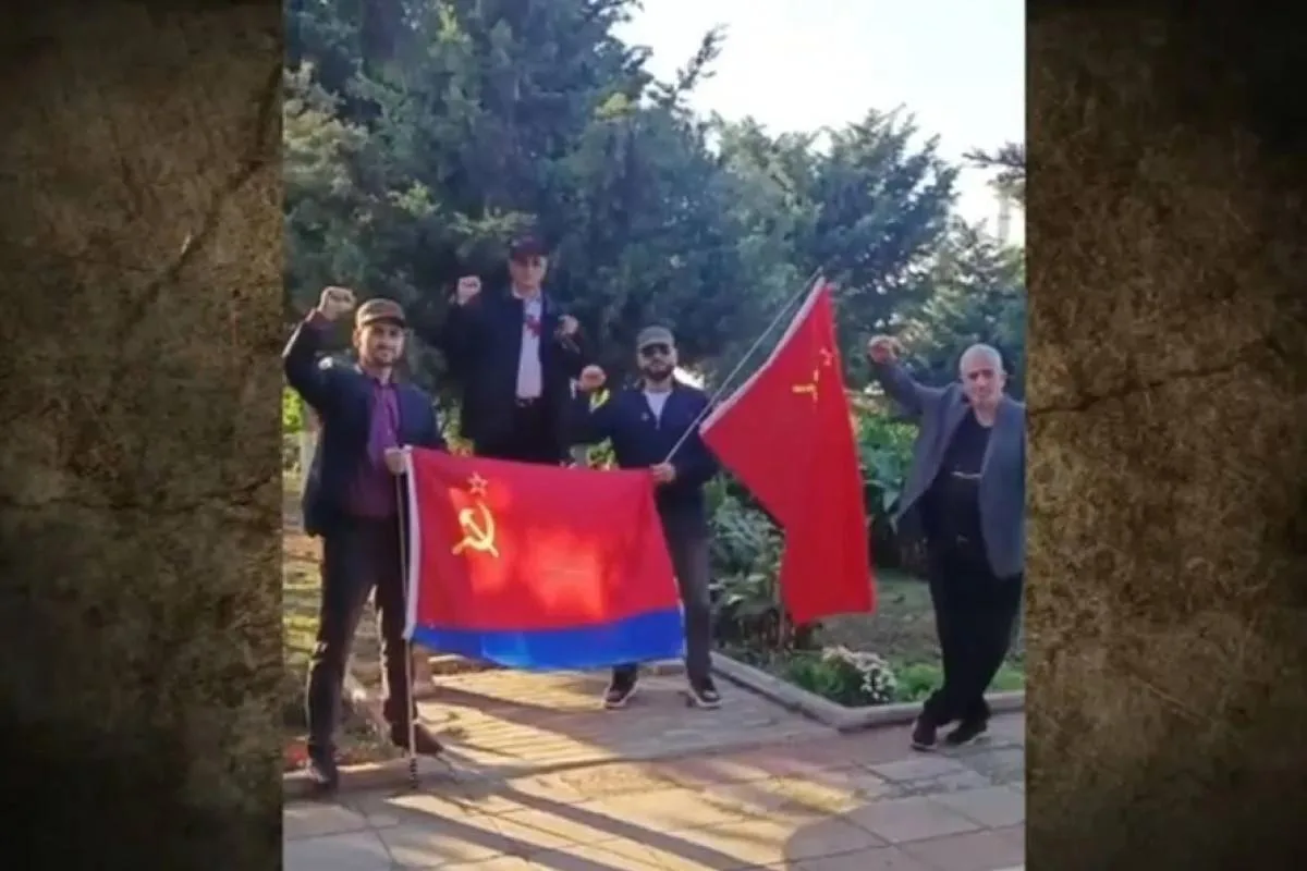 В Азербайджане четверо мужчин получили реальные сроки за прогулку с флагами СССР