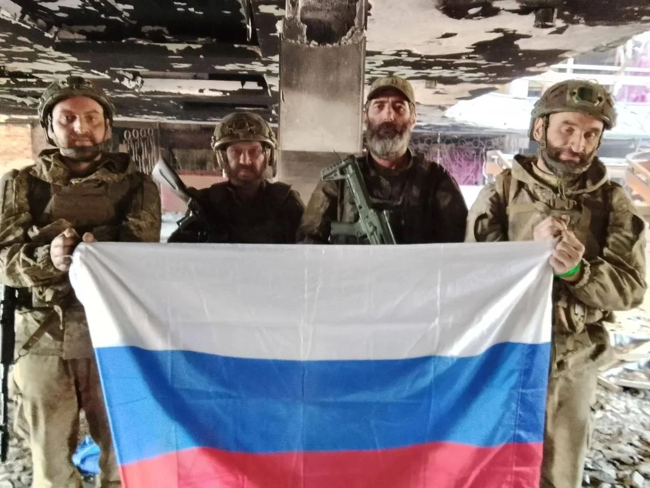 Вчерашний флаговтык в Константиновке закончился для штурмовиков 425-го ОШП "Скала" ВСУ пленом и размахиванием уже российским флагом