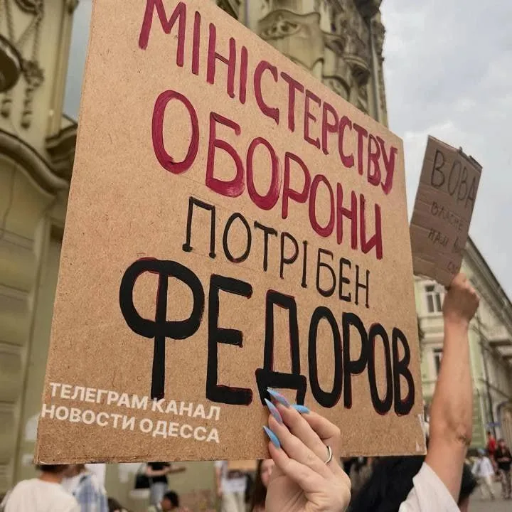 Митинги на Украине в поддержку уволенного Федорова возобновились. Такие картонные акции прошли во Львове, Киеве и Одессе