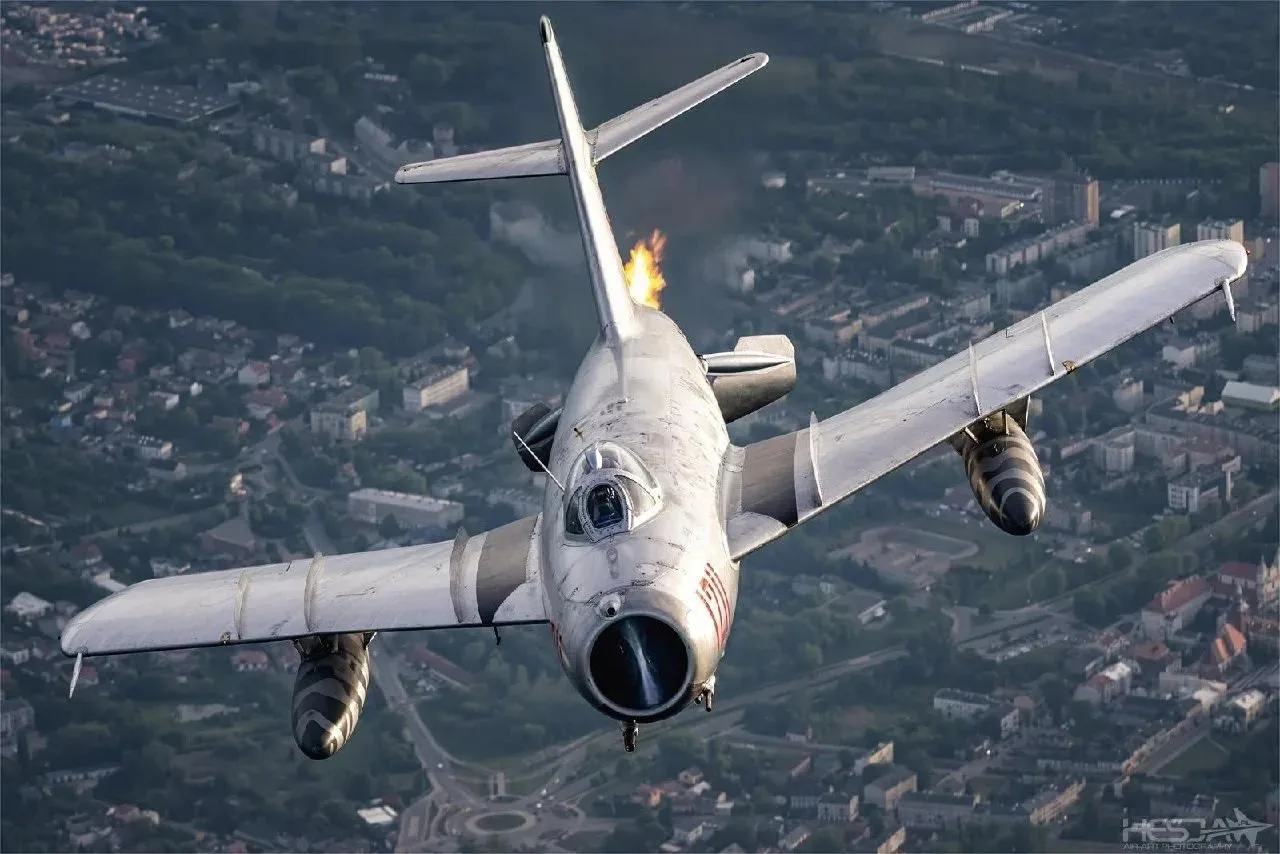 Отличные фотографии польского МиГ-17Ф