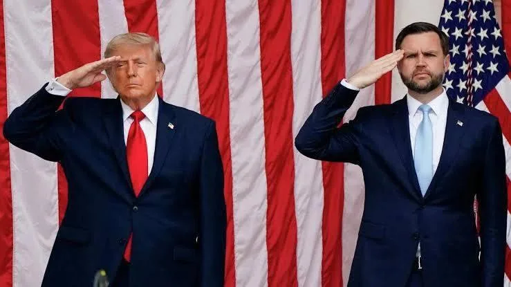 Трамп все больше видит в Вэнсе своего преемника на посту главы США, утверждает Axios со ссылкой на источники