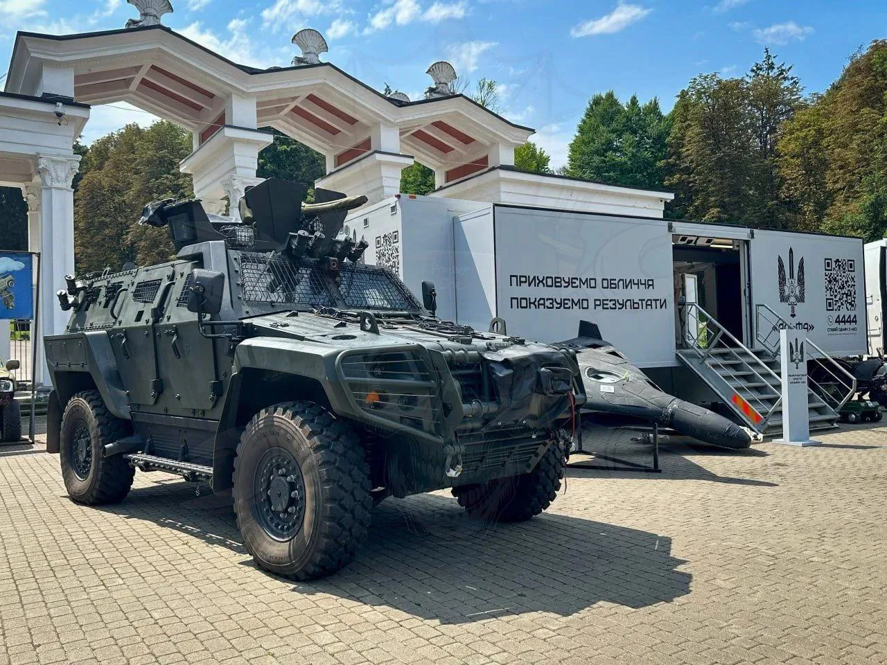 На кадрах - бронеавтомобиль турецкого производства Otokar Cobra II на выставке Центра специальных операций «А» СБУ во Львове, июль 2026 года