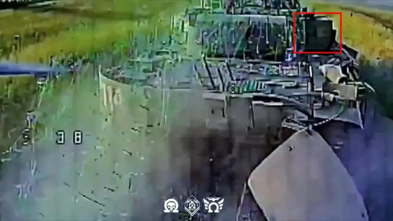 Удар FPV-дрона ВСУ, предположительно, по Т-72Б3А с КАЗ "Арена-М" в районе села Маяк на Добропольском направлении