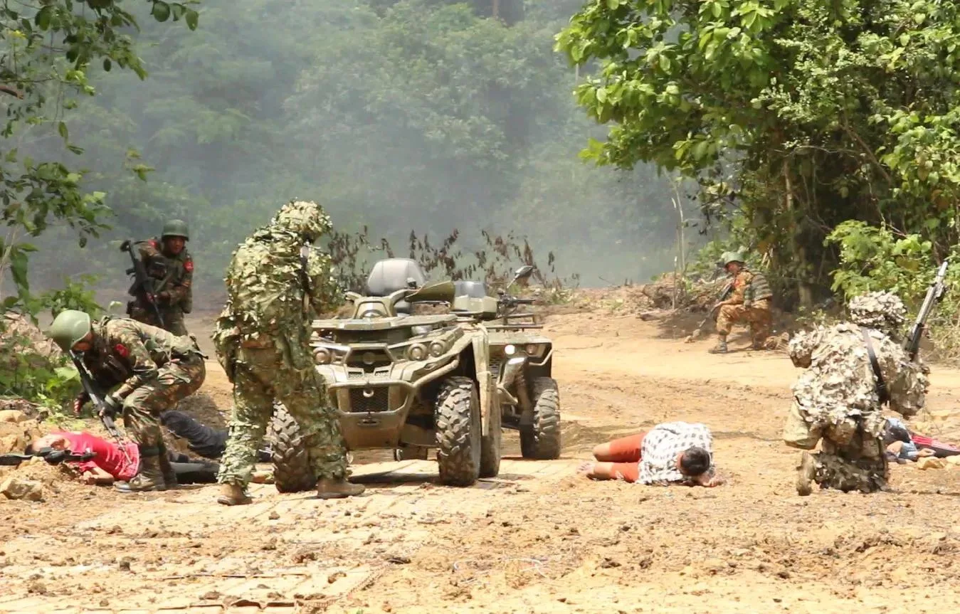 Военнослужащие России и Мьянмы уничтожили базу условных террористов в джунглях