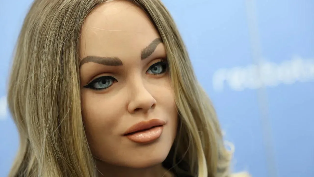 Американские учителя осудили нового коллегу-робота, которого пытаются внедрить в школу в Нью-Йорке, пишет The Guardian