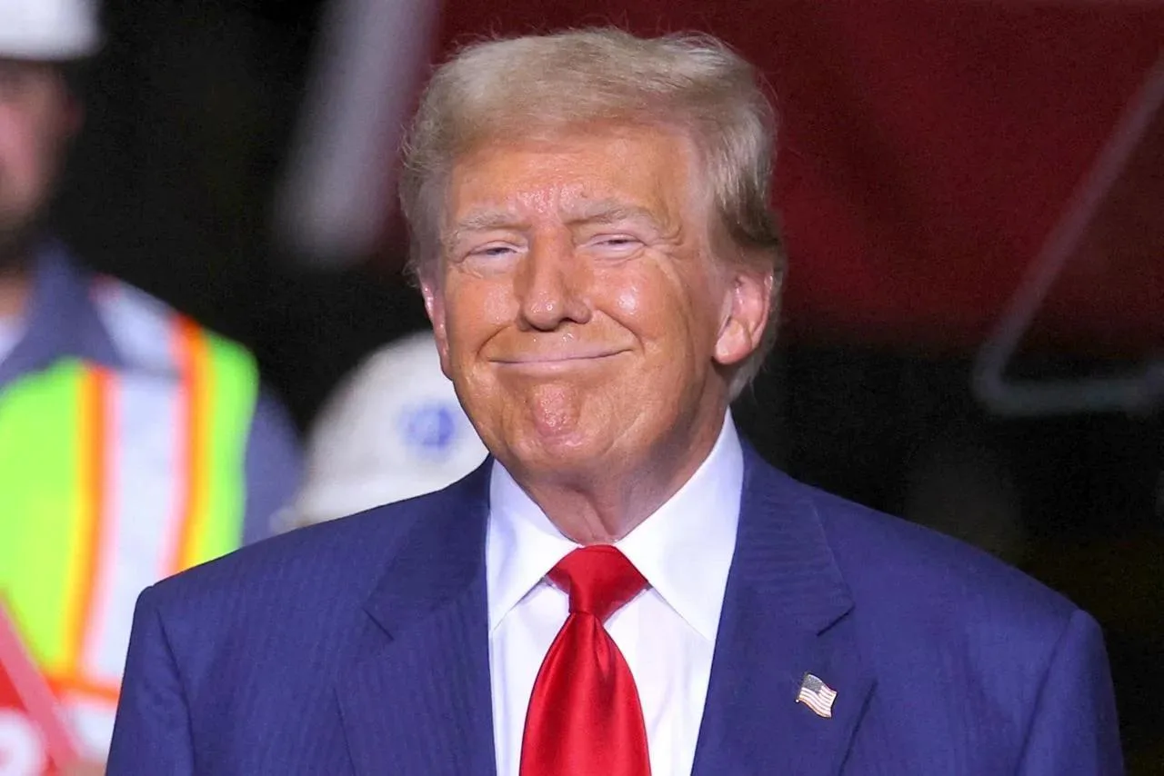 Дональд Трамп заведет свой платный канал по подписке - Об этом сообщает Financial Times