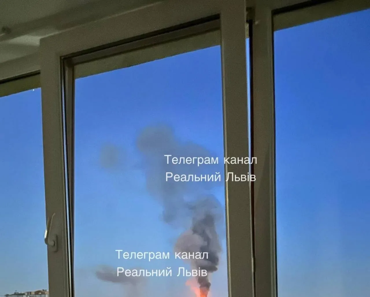 Во Львове прогремели взрывы: сообщается о пожаре