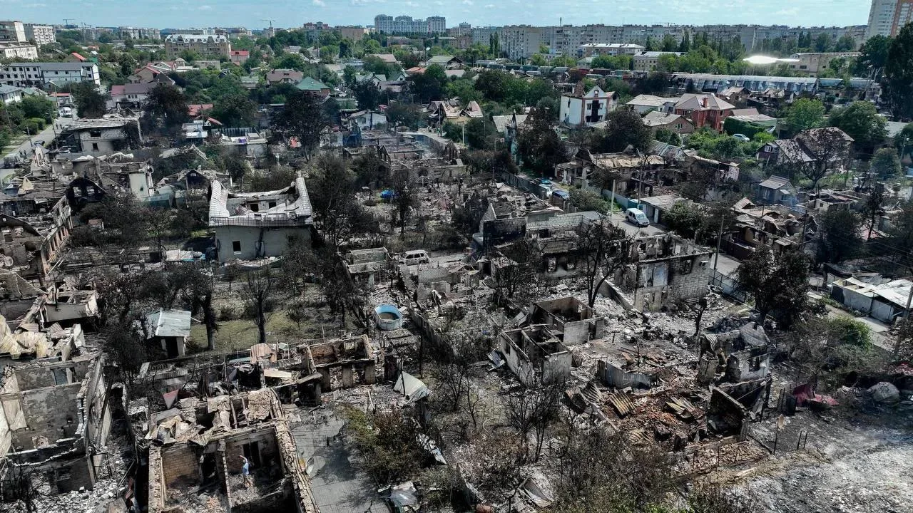 Город-спутник Киева превратился в руины после взрыва объекта с боеприпасами