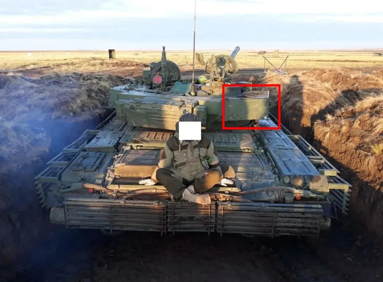 Удар FPV-дрона ВСУ, предположительно, по Т-72Б3А с КАЗ "Арена-М" в районе села Маяк на Добропольском направлении
