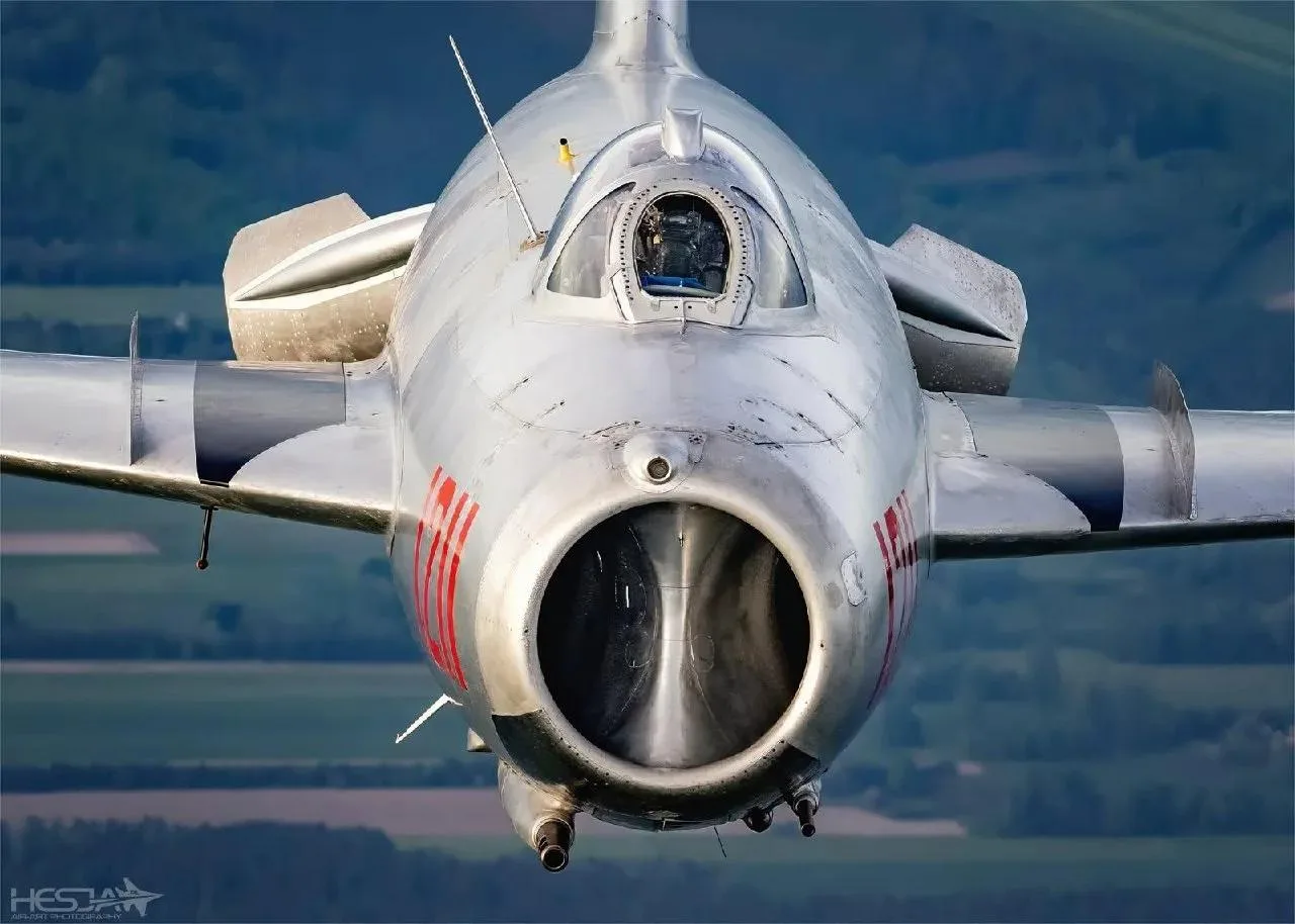 Отличные фотографии польского МиГ-17Ф