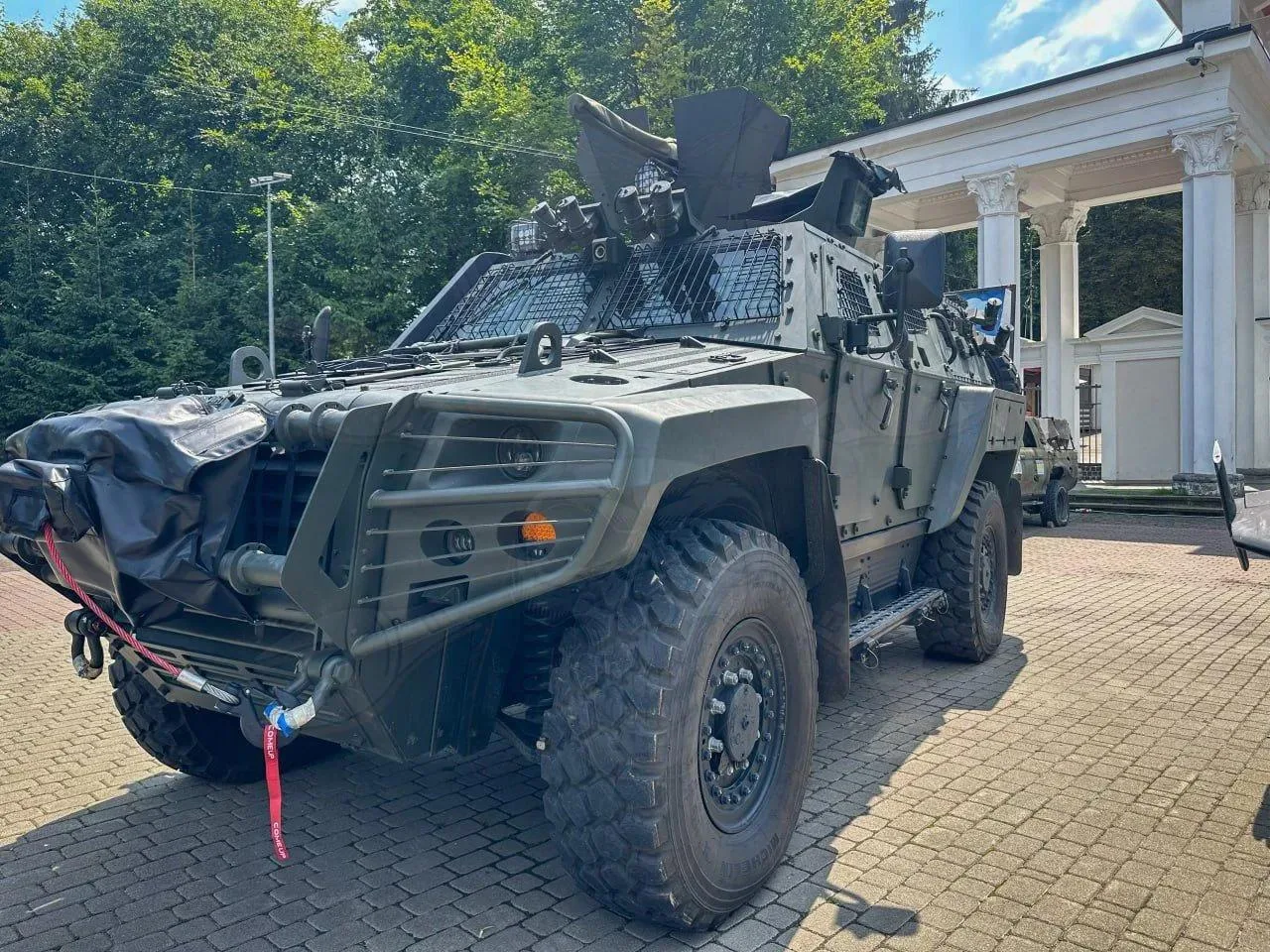На кадрах - бронеавтомобиль турецкого производства Otokar Cobra II на выставке Центра специальных операций «А» СБУ во Львове, июль 2026 года