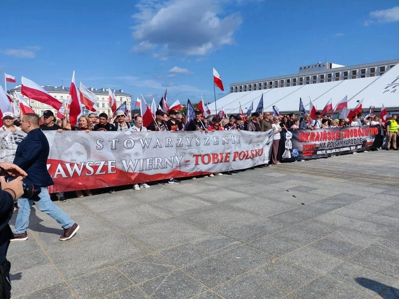В Польше проходят марши памяти жертв Волынской резни на фоне напряжённости в отношениях с Украиной