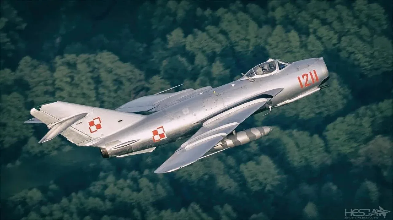 Отличные фотографии польского МиГ-17Ф