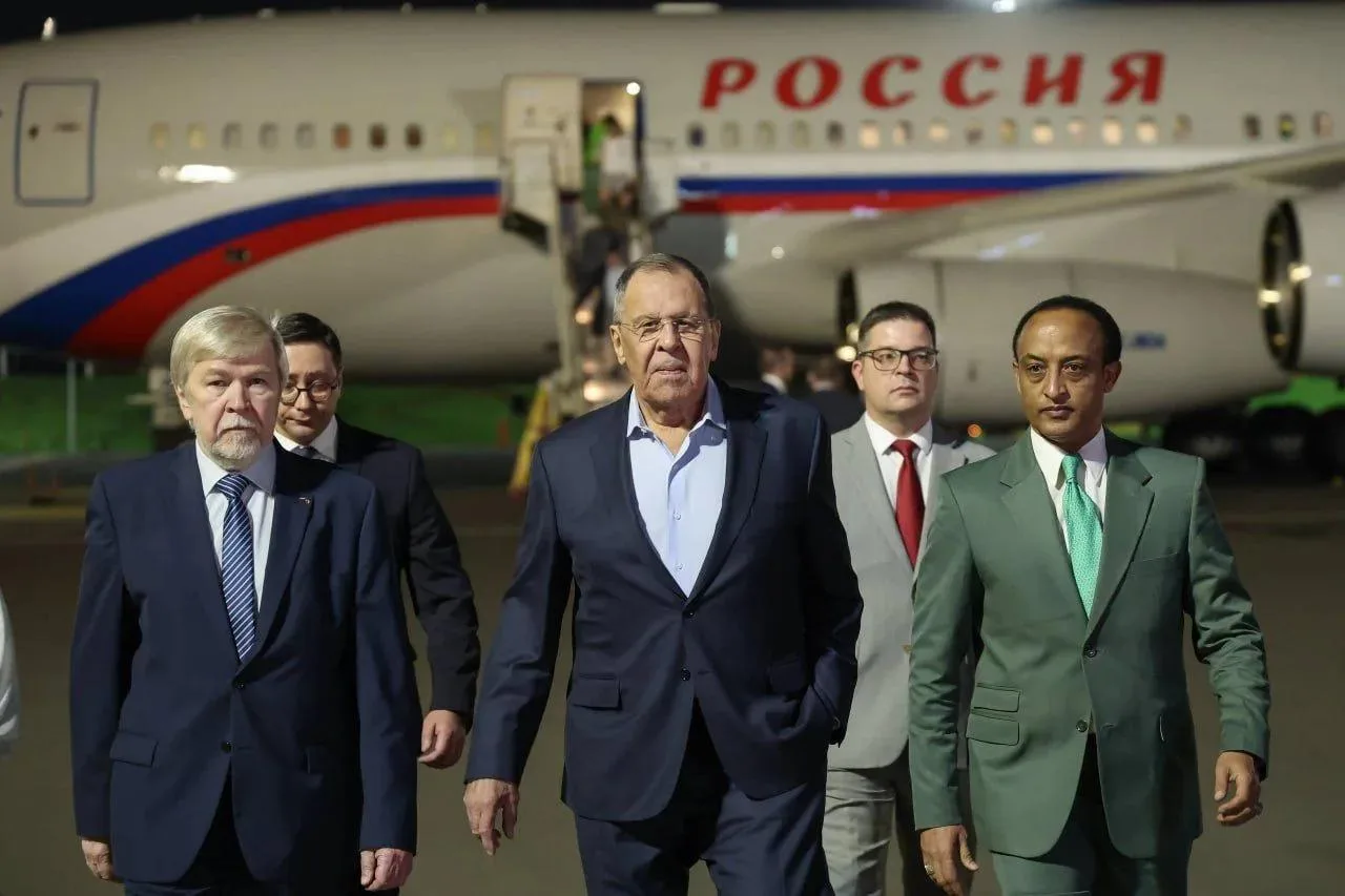 Лавров начал турне по африканским странам