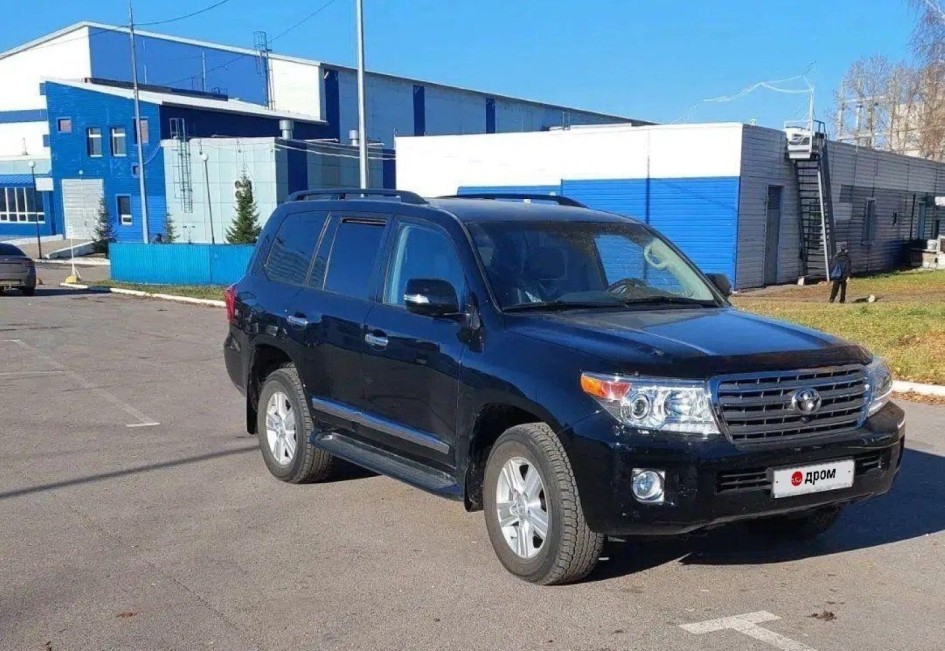 Почти новый Toyota Land Cruiser 2015 выставили на продажу в Нефтекамске за 12 млн рублей