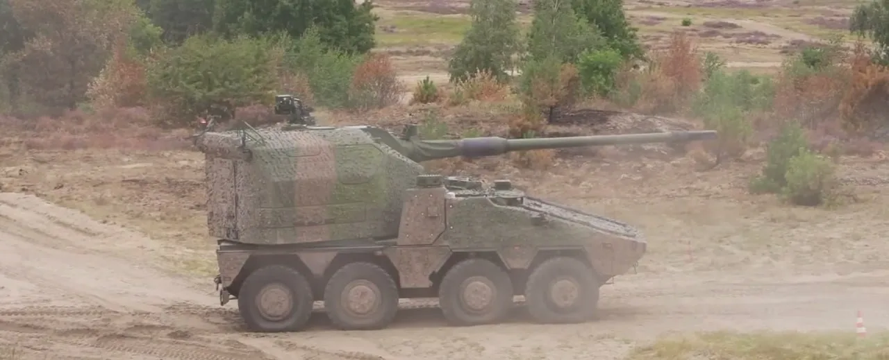 Министр обороны ФРГ Борис Писториус косвенно подтвердил боевое применение новой САУ RCH-155 на Украине в рамках визита на завод KNDS Касселе