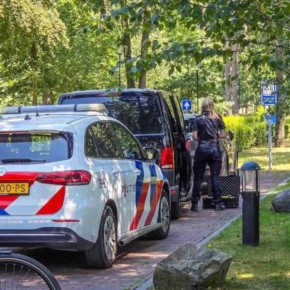 Более 100 надгробий советских воинов осквернили в Нидерландах, пишет местное издание NOS