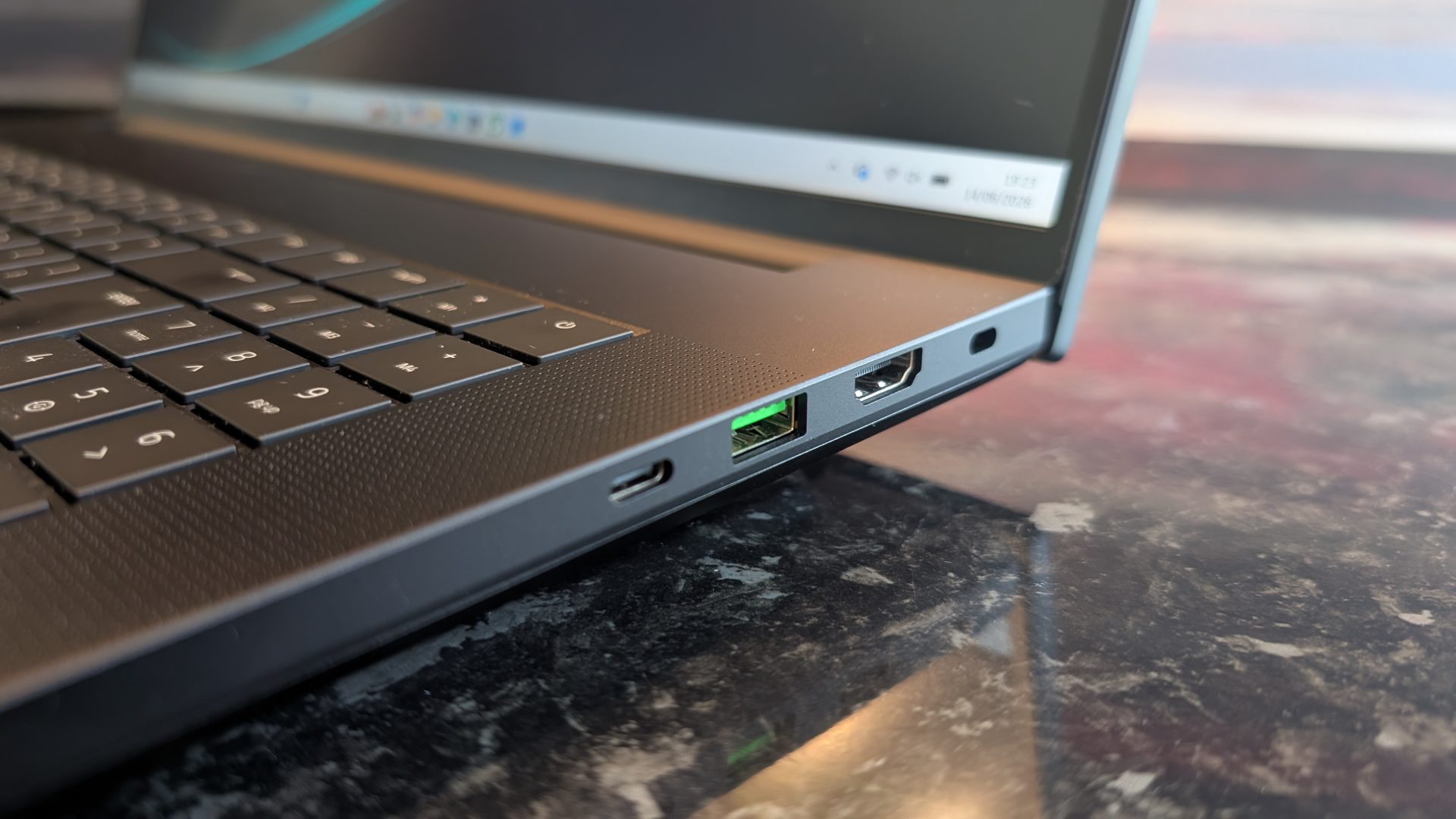 Обзор Razer Blade 18: невероятно быстрый и горячий монстр картинка Razer Blade 18