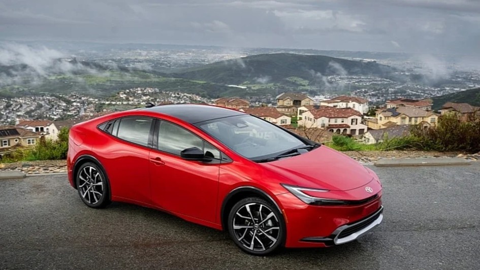 Toyota Prius 2027: новые опции и рост цен на гибриды и PHEV