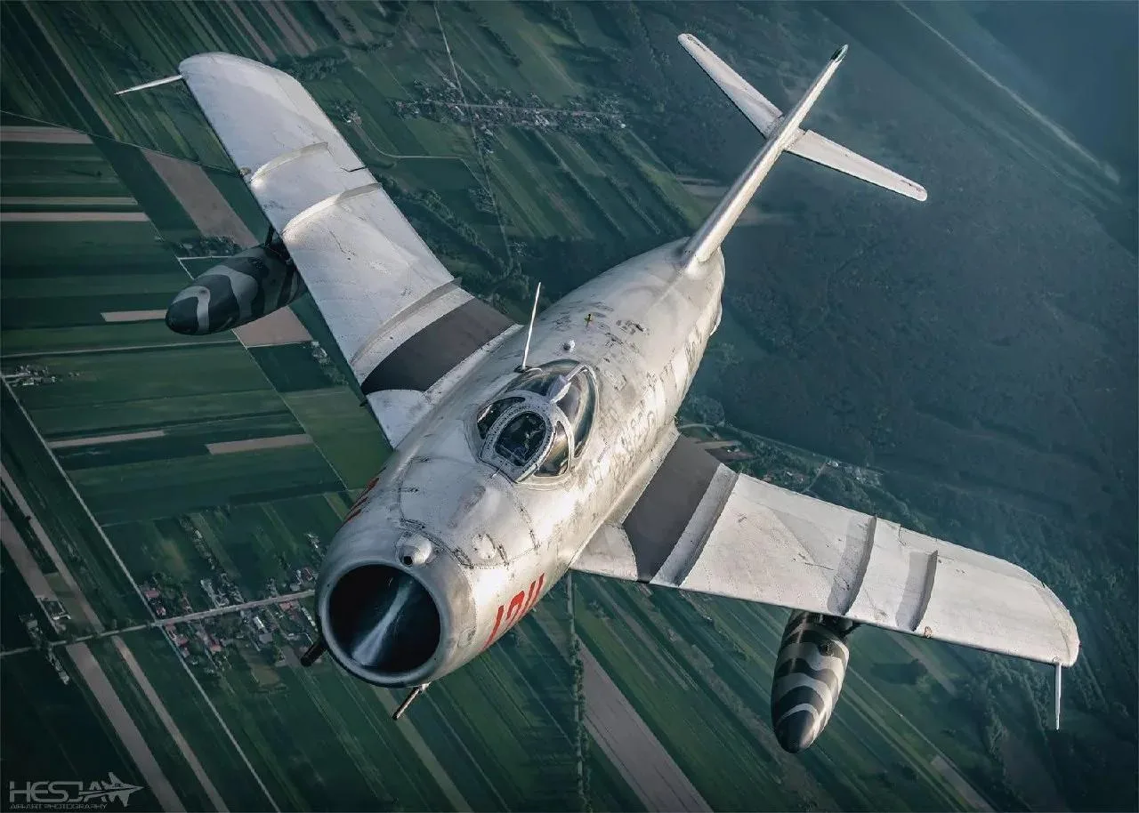 Отличные фотографии польского МиГ-17Ф