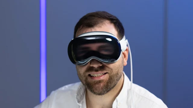 Apple закрыла проект дешевой версии Vision Pro | DGL.RU