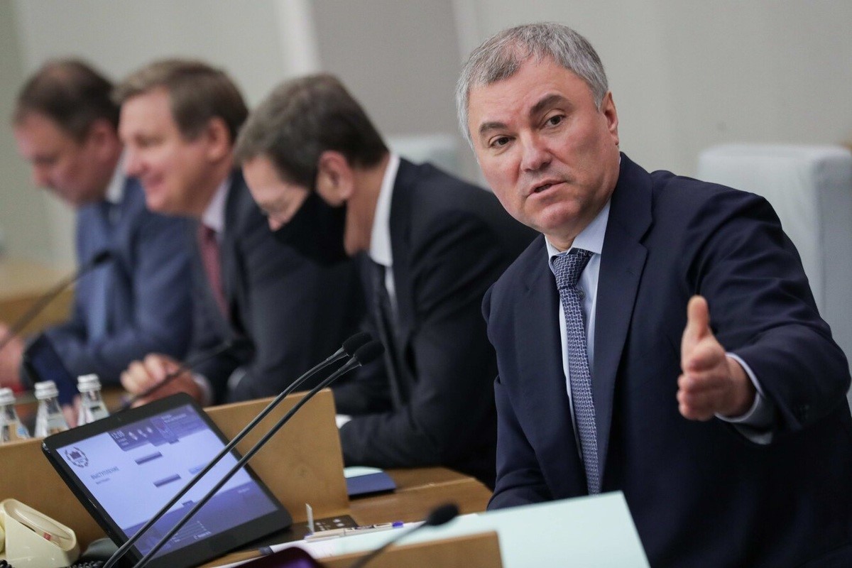 Ротация декораций: парламентские партии поменяли актерско-спортивный состав перед выборами в Госдуму